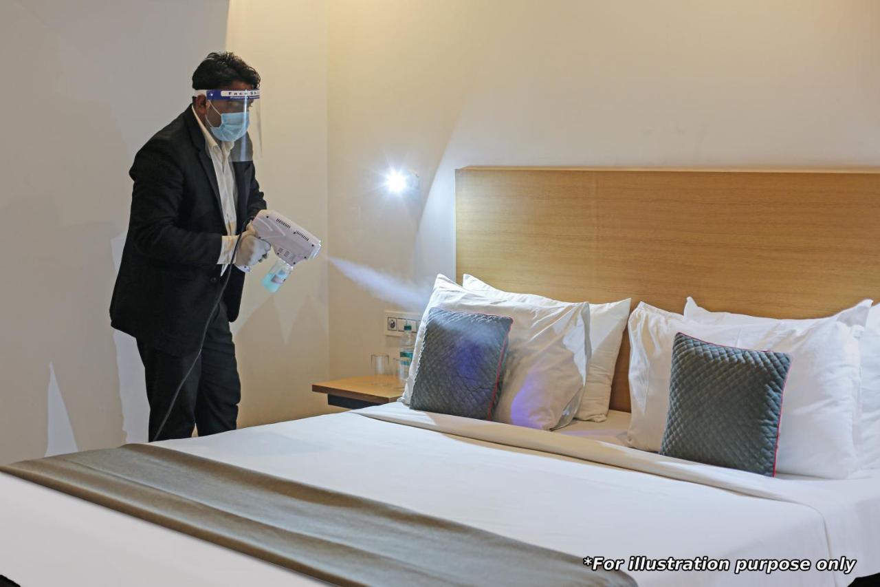 Vaccinated Staff- Oyo Townhouse 105 Khar West Station Hotel Mumbai Exterior foto
