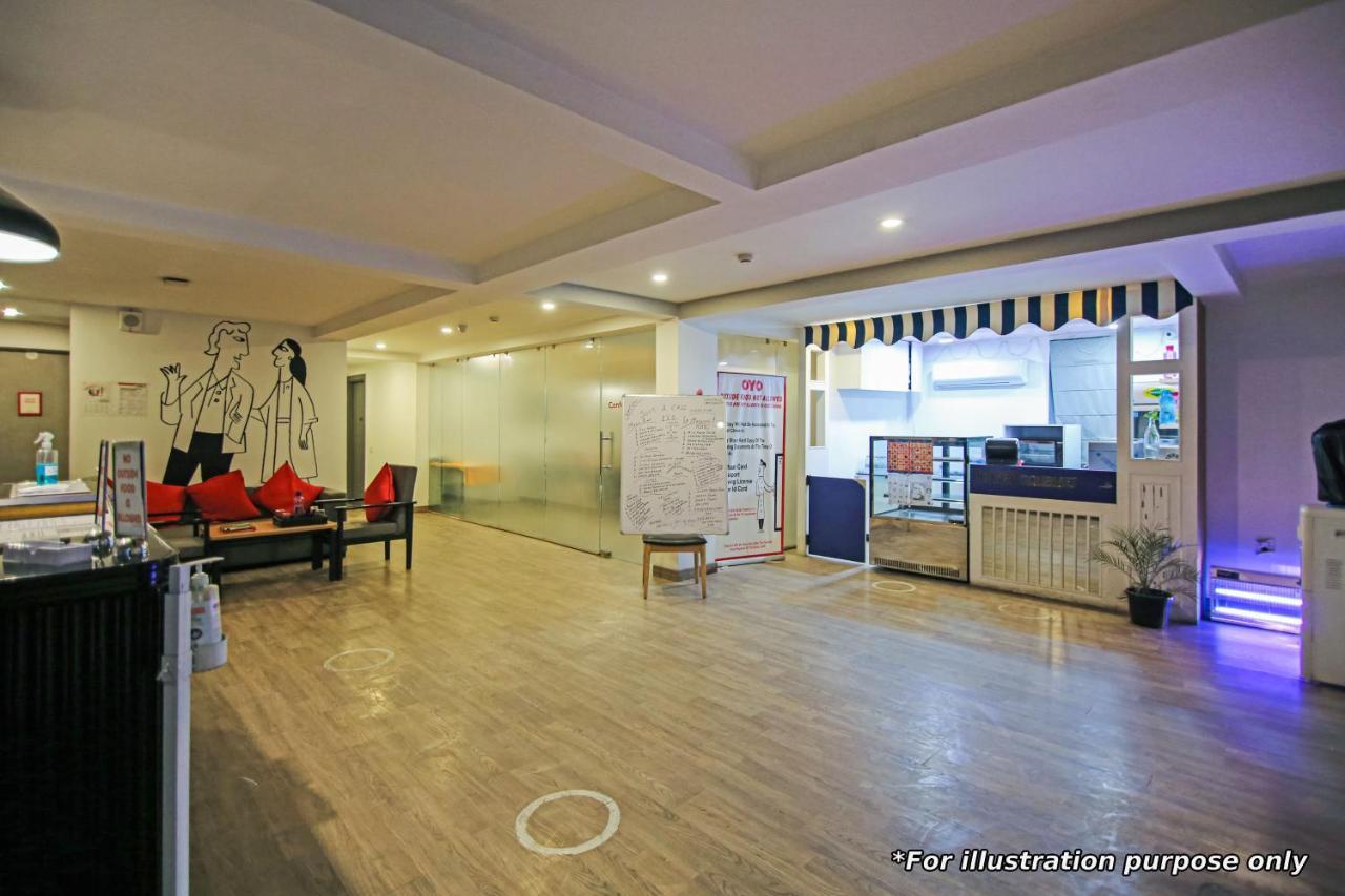 Vaccinated Staff- Oyo Townhouse 105 Khar West Station Hotel Mumbai Exterior foto