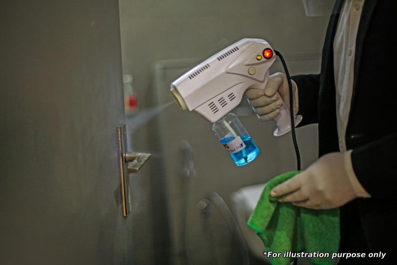 Vaccinated Staff- Oyo Townhouse 105 Khar West Station Hotel Mumbai Exterior foto