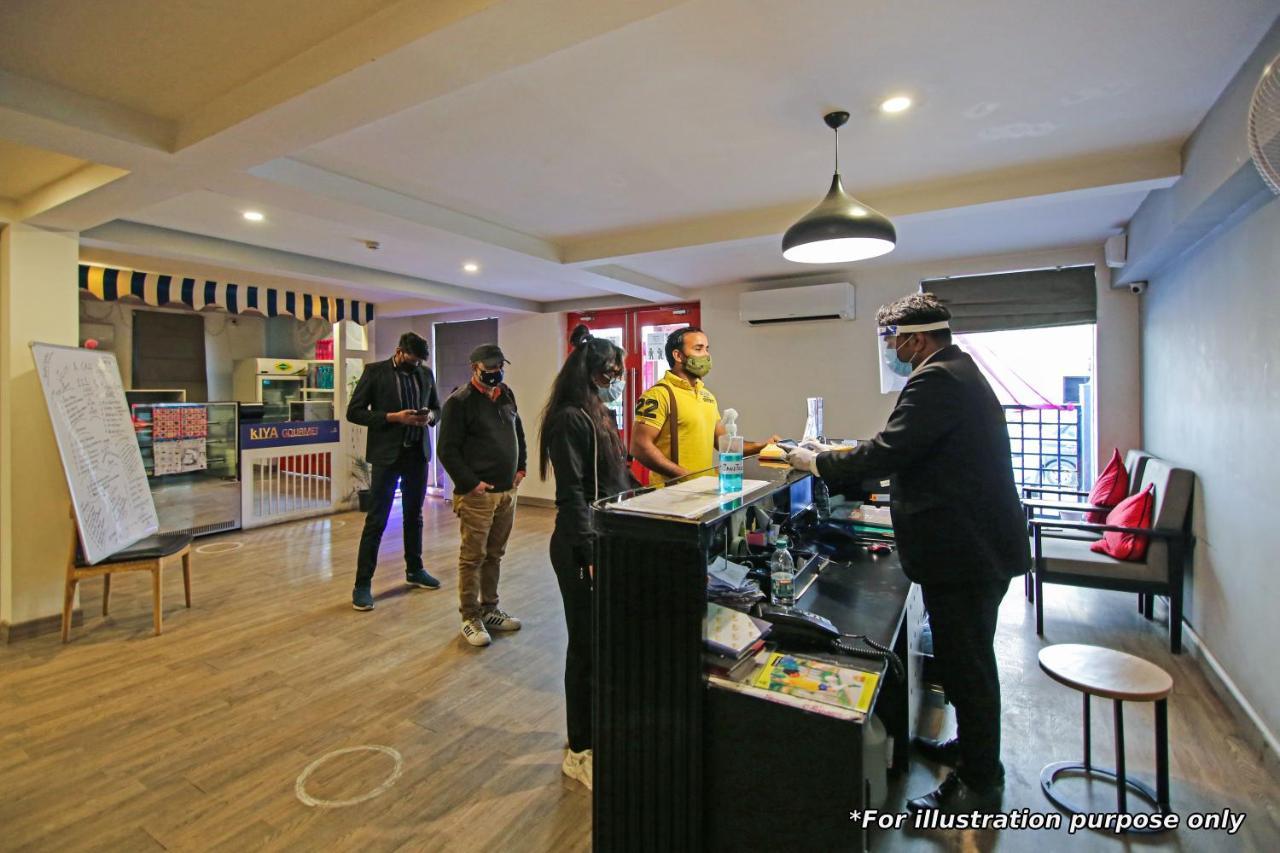 Vaccinated Staff- Oyo Townhouse 105 Khar West Station Hotel Mumbai Exterior foto