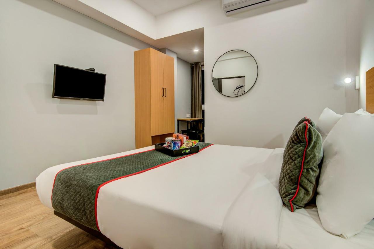 Vaccinated Staff- Oyo Townhouse 105 Khar West Station Hotel Mumbai Exterior foto