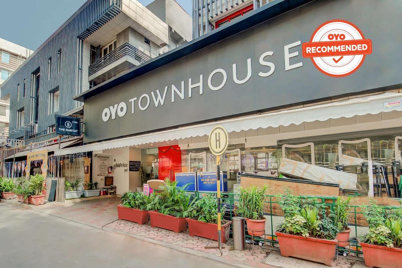 Vaccinated Staff- Oyo Townhouse 105 Khar West Station Hotel Mumbai Exterior foto