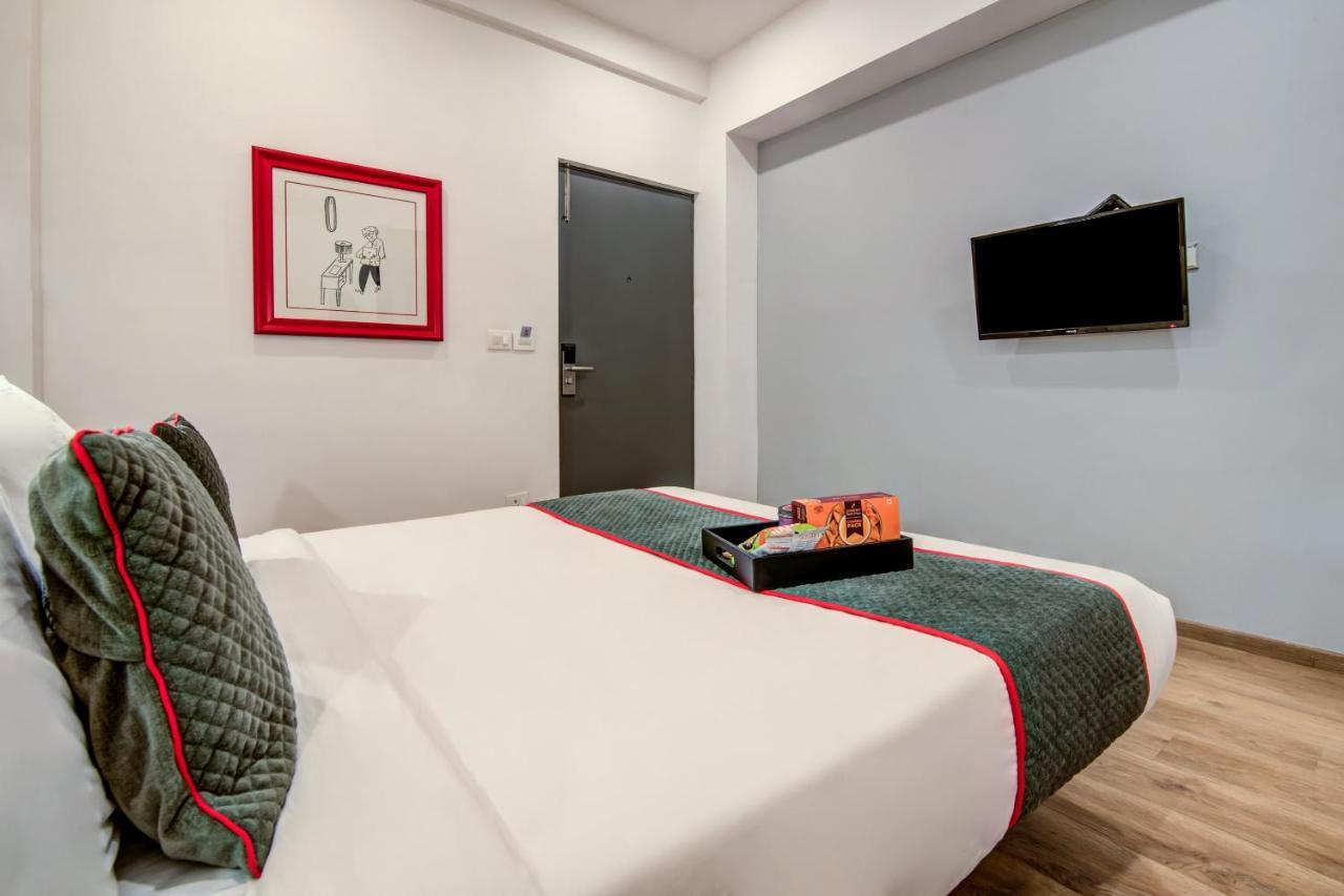 Vaccinated Staff- Oyo Townhouse 105 Khar West Station Hotel Mumbai Exterior foto
